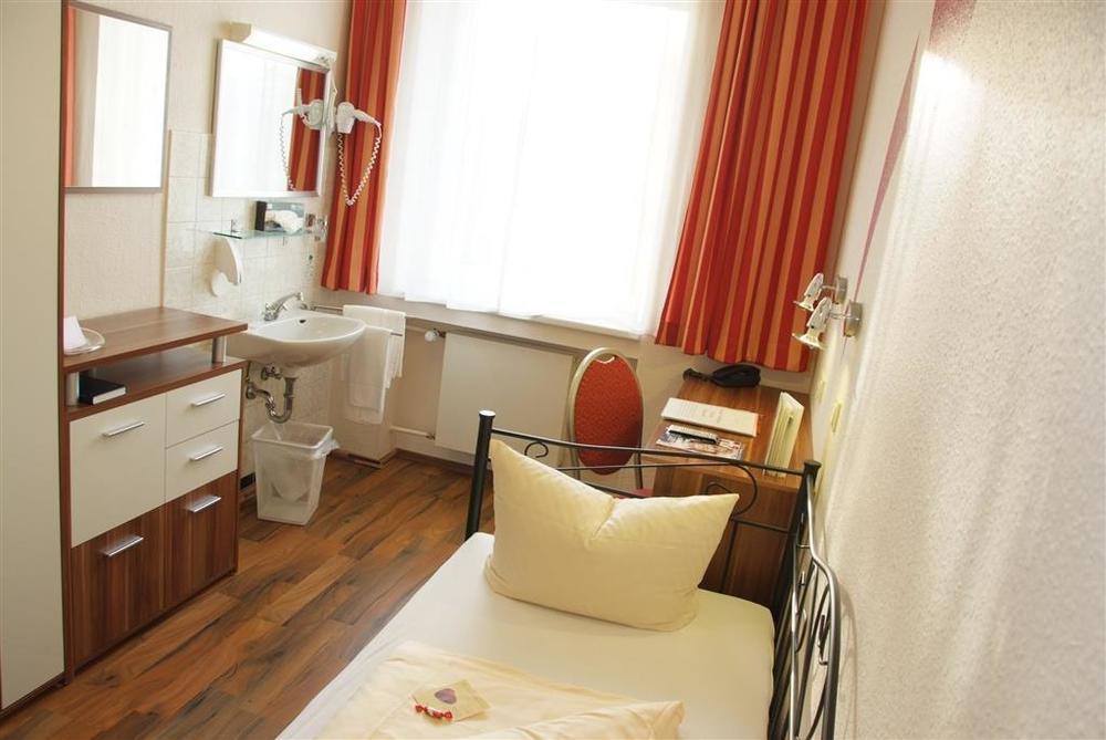 Arena Hotel غيلسنكيرشن الغرفة الصورة