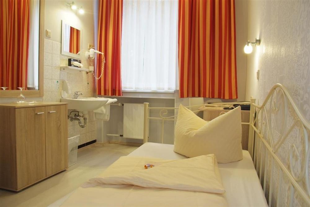 Arena Hotel غيلسنكيرشن الغرفة الصورة